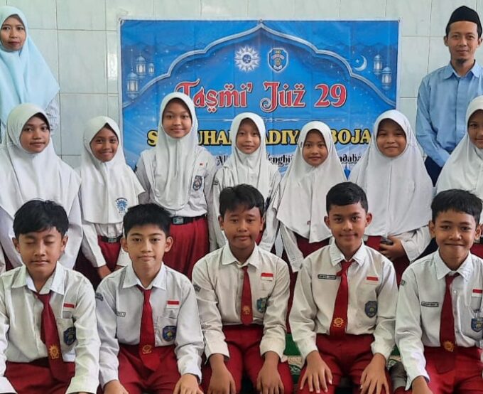 GENERASI QUR’ANI: 15 SISWA SD MUHAMMADIYAH BOJA TUNTASKAN TASMI’ JUZ 29